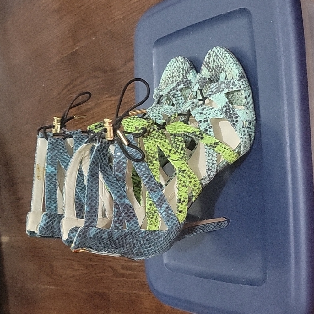 Heels - Picture 3 of 4